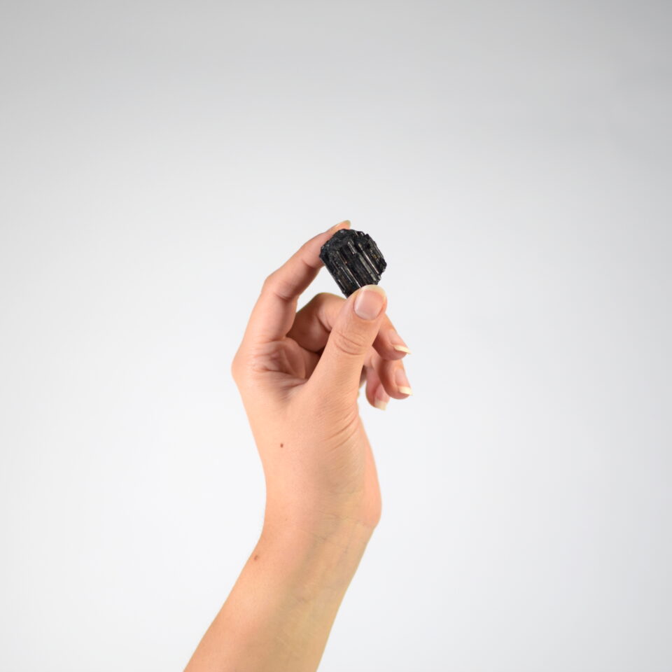 črni turmalin surov kristal