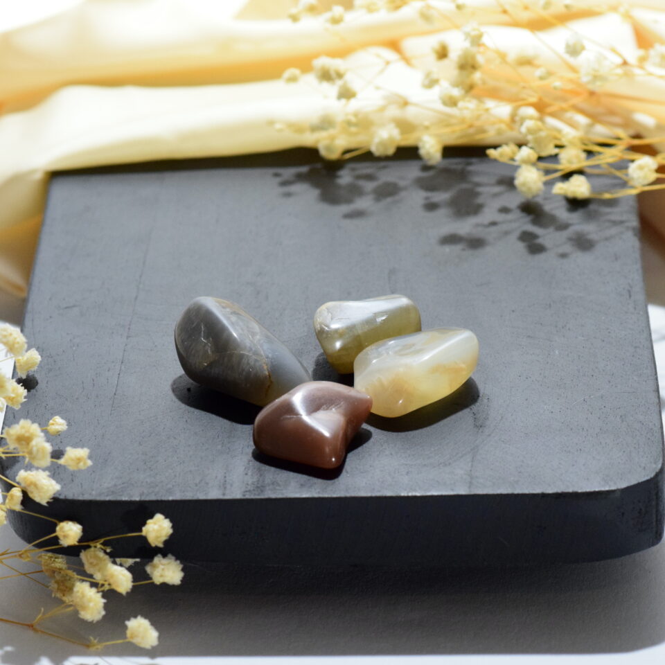 mesečev kamen žepni kristal moonstone