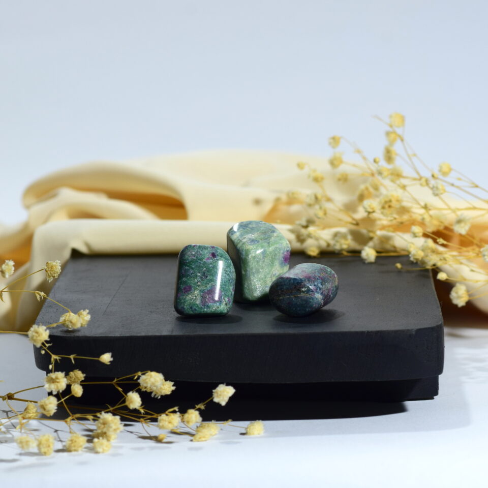 Zoisit z rubinom Žepni kristal