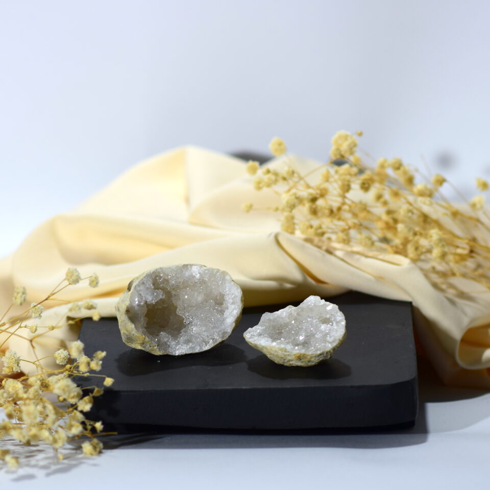 quartz geode kvarc geoda surov