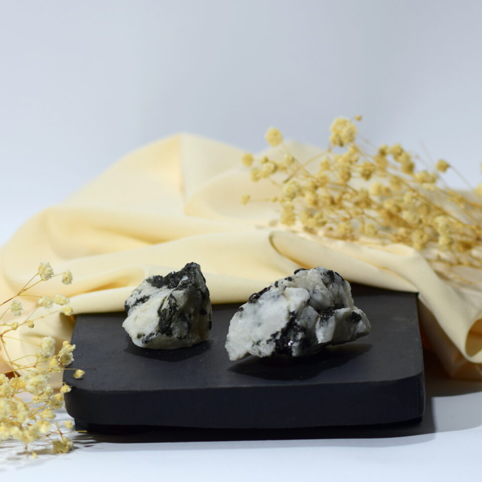 rainbow moonstone mavrični mesečni kamen surov