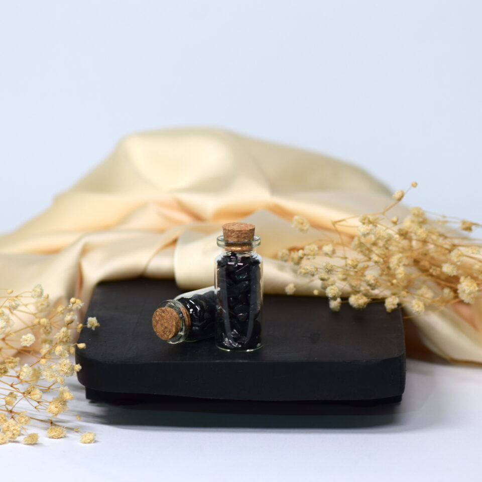 black tourmaline črni turmalin steklenička