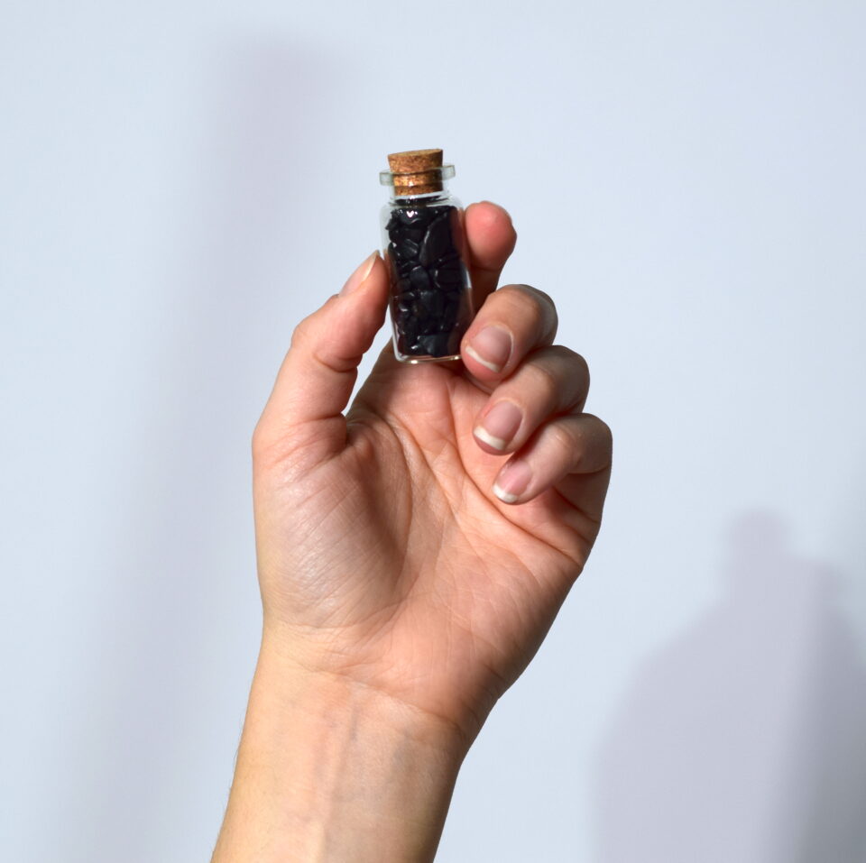 black tourmaline črni turmalin steklenička